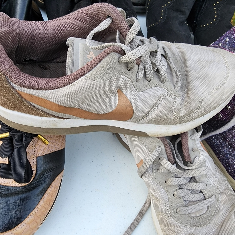 Nike Sneakers Beige and Gold